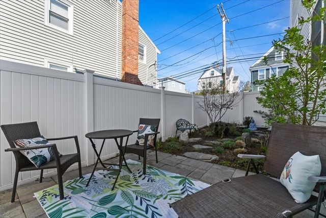 40 Catherine St 1, Boston, MA 02131