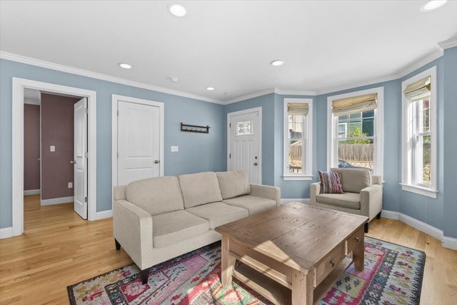 40 Catherine St 1, Boston, MA 02131
