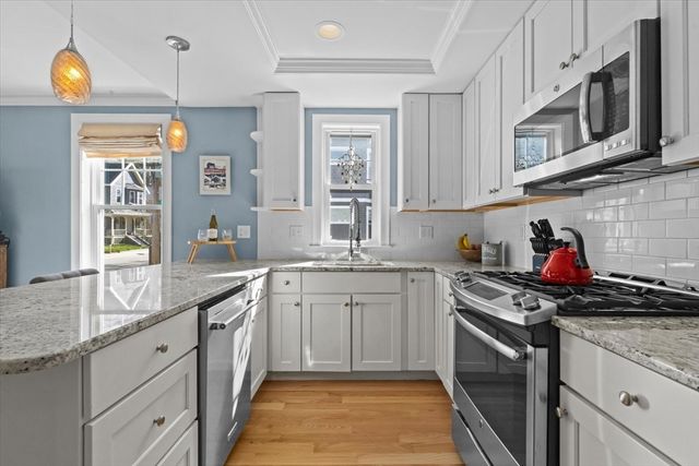 40 Catherine St 1, Boston, MA 02131