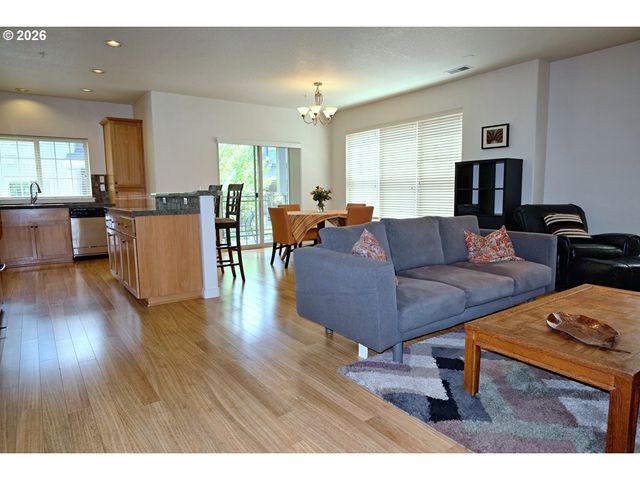 618 Ne GARSWOOD Ln, Hillsboro, OR 97006