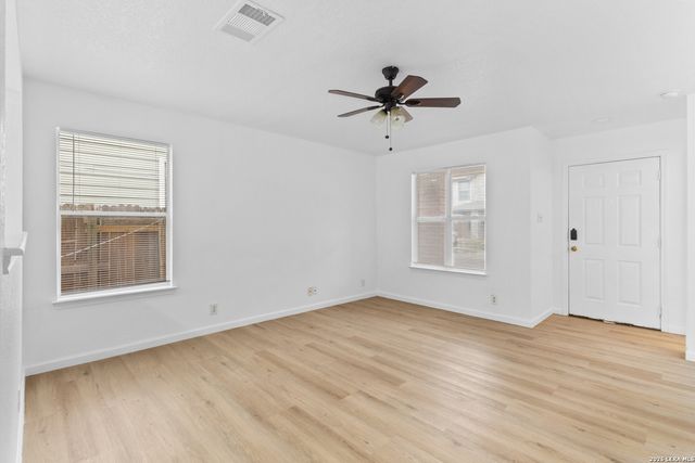 6 MOONDANCE HL, San Antonio, TX 78254