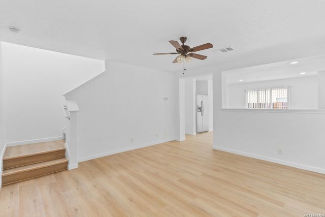 6 MOONDANCE HL, San Antonio, TX 78254