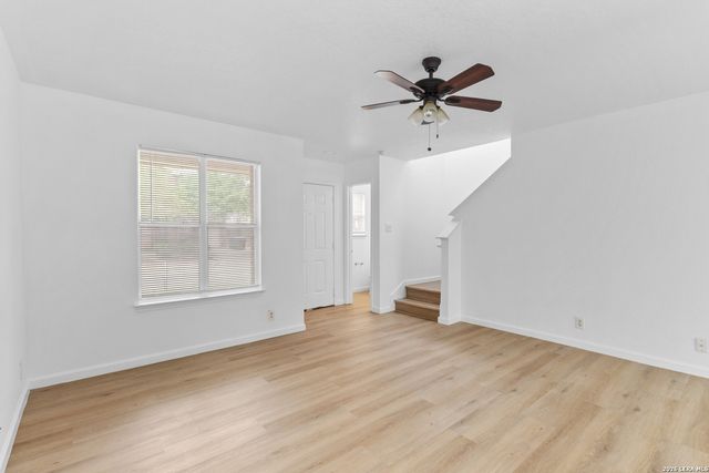 6 MOONDANCE HL, San Antonio, TX 78254