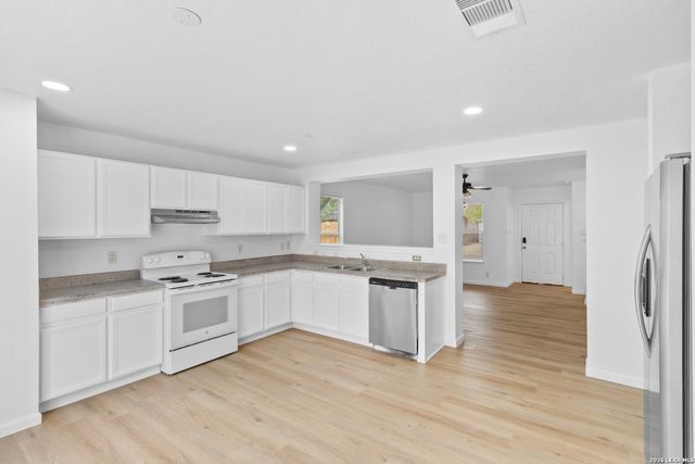 6 MOONDANCE HL, San Antonio, TX 78254