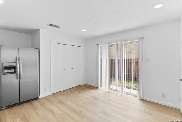 6 MOONDANCE HL, San Antonio, TX 78254