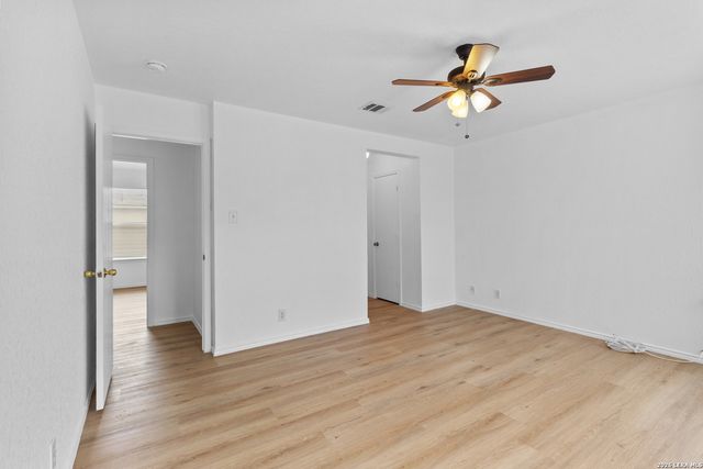 6 MOONDANCE HL, San Antonio, TX 78254