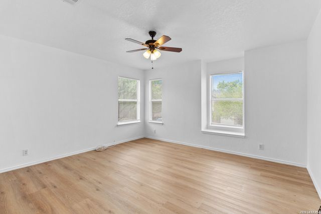 6 MOONDANCE HL, San Antonio, TX 78254