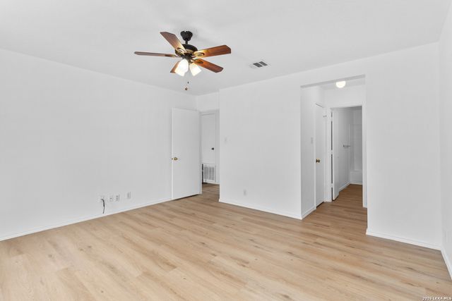 6 MOONDANCE HL, San Antonio, TX 78254