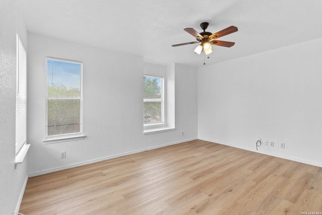 6 MOONDANCE HL, San Antonio, TX 78254