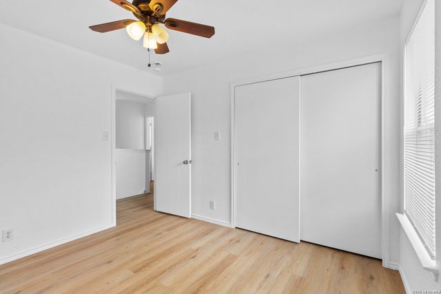 6 MOONDANCE HL, San Antonio, TX 78254