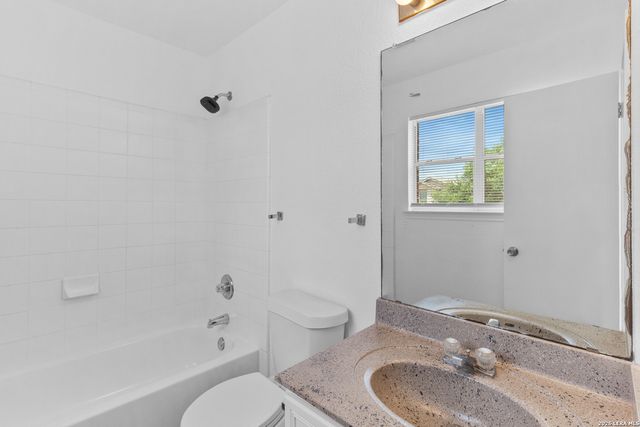 6 MOONDANCE HL, San Antonio, TX 78254