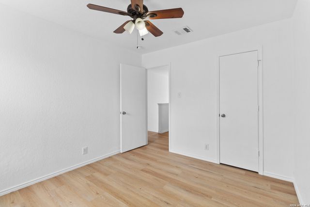 6 MOONDANCE HL, San Antonio, TX 78254