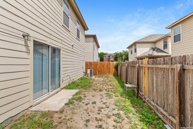 6 MOONDANCE HL, San Antonio, TX 78254