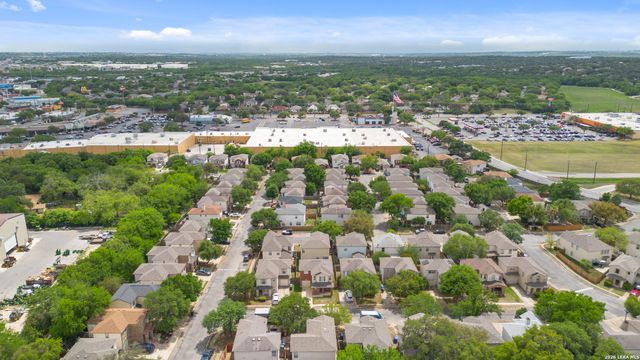 6 MOONDANCE HL, San Antonio, TX 78254