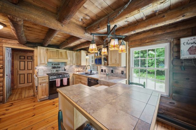 484 Scofield Mountain Road, Winchester, NH 03470