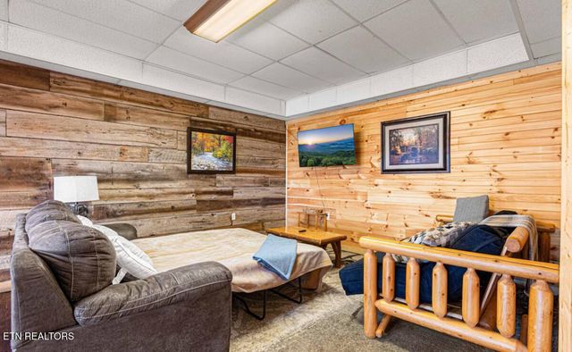 1815 Silver Poplar Lane, Sevierville, TN 37876