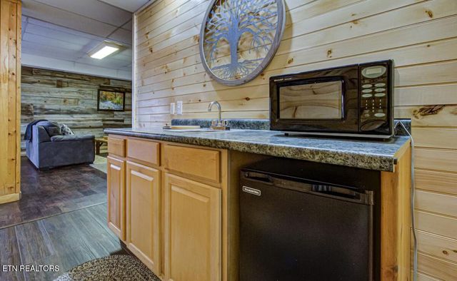 1815 Silver Poplar Lane, Sevierville, TN 37876