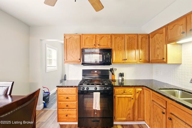 8808 Willowcreek Dr, Louisville, KY 40219