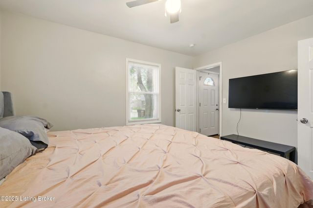 8808 Willowcreek Dr, Louisville, KY 40219