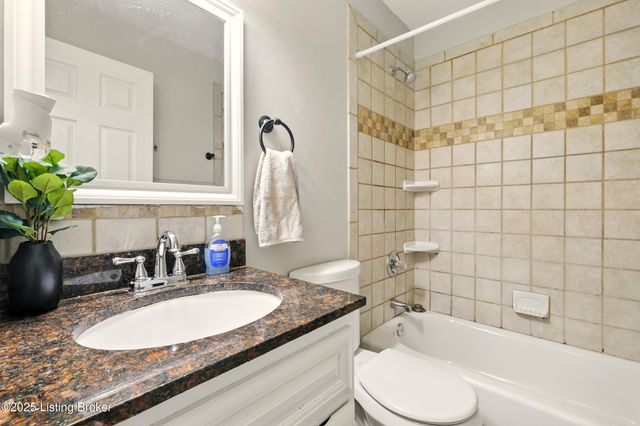 8808 Willowcreek Dr, Louisville, KY 40219