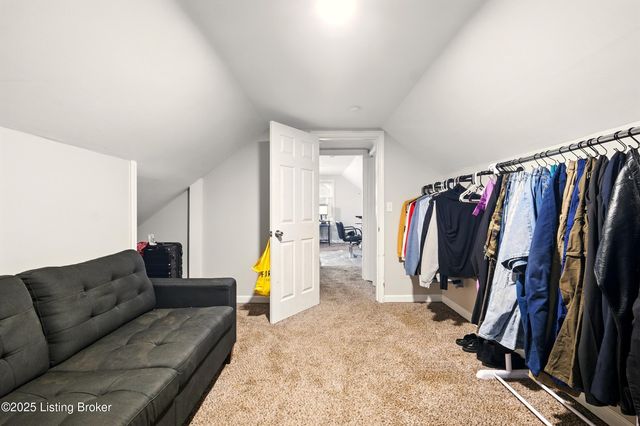 8808 Willowcreek Dr, Louisville, KY 40219