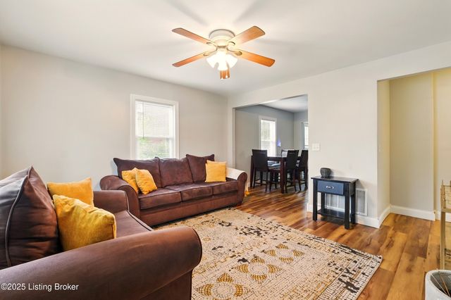 8808 Willowcreek Dr, Louisville, KY 40219