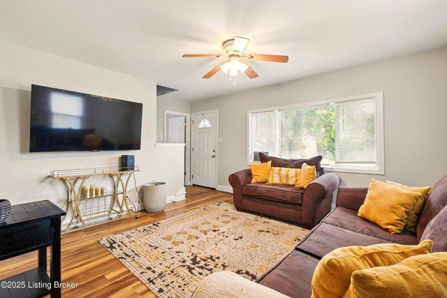 8808 Willowcreek Dr, Louisville, KY 40219