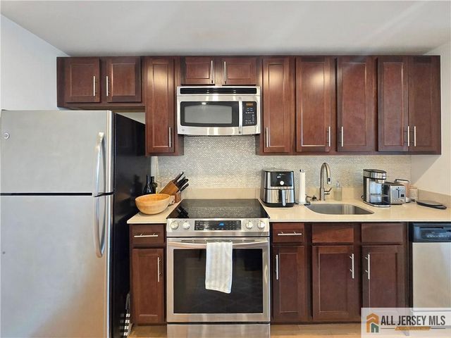 110 Somerset Street 2209, New Brunswick, NJ 08901