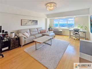 110 Somerset Street 2209, New Brunswick, NJ 08901