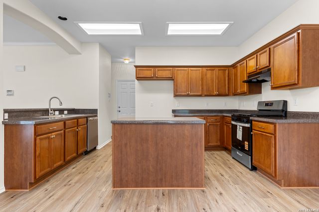9134 Hilltop Crossing Dr, San Antonio, TX 78251