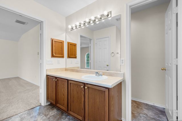 9134 Hilltop Crossing Dr, San Antonio, TX 78251