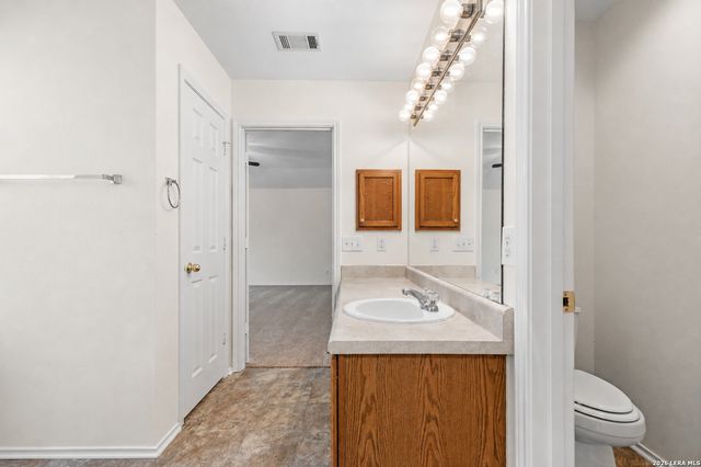 9134 Hilltop Crossing Dr, San Antonio, TX 78251