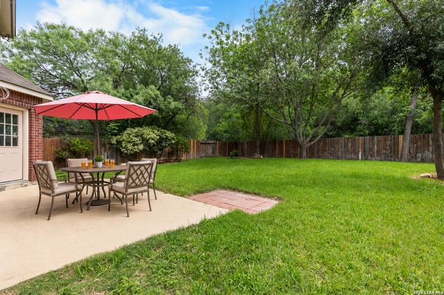 9134 Hilltop Crossing Dr, San Antonio, TX 78251