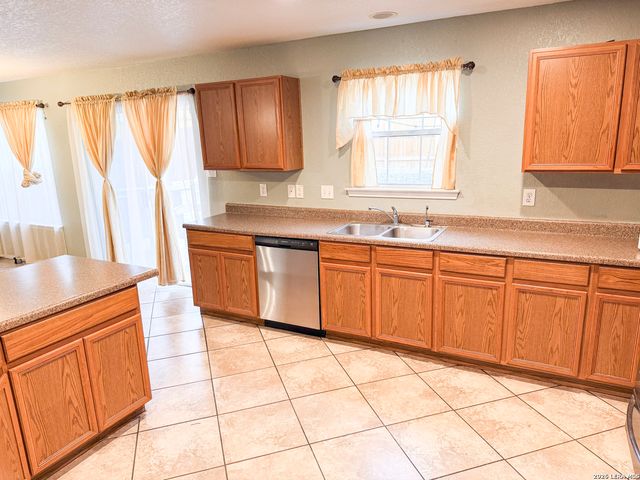 718 Barrow Peak, San Antonio, TX 78251