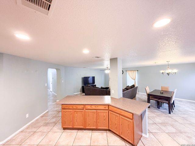 718 Barrow Peak, San Antonio, TX 78251