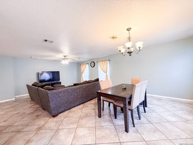 718 Barrow Peak, San Antonio, TX 78251