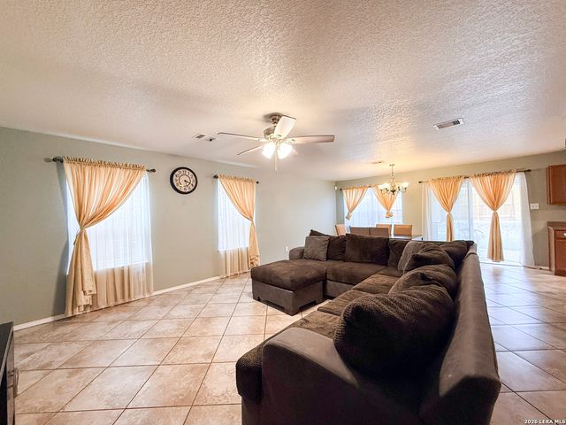 718 Barrow Peak, San Antonio, TX 78251