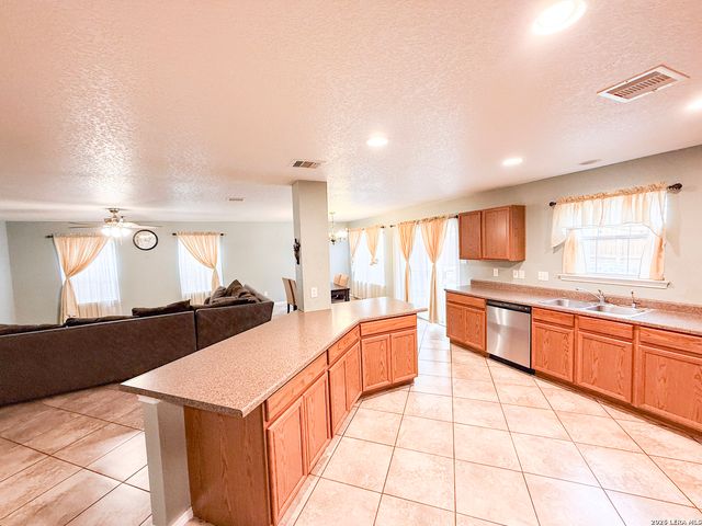 718 Barrow Peak, San Antonio, TX 78251