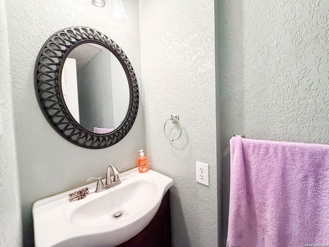 718 Barrow Peak, San Antonio, TX 78251