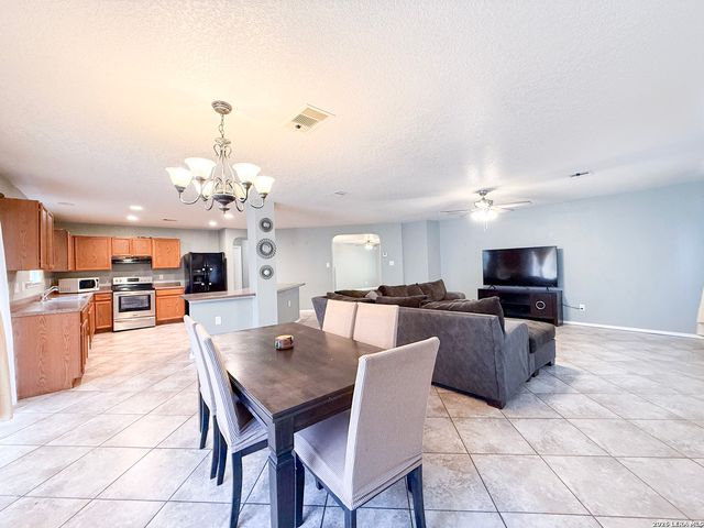 718 Barrow Peak, San Antonio, TX 78251