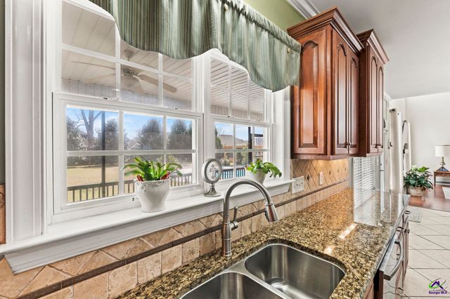 121 Bridgeway Drive, Warner Robins, GA 31088