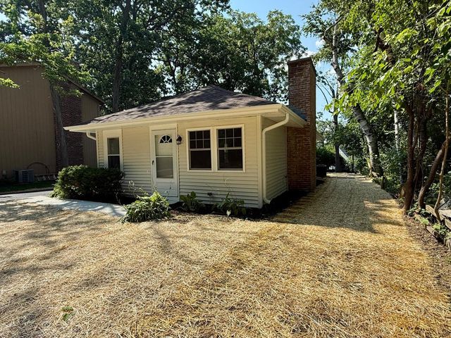 26346 N Walnut Avenue, Mundelein, IL 60060