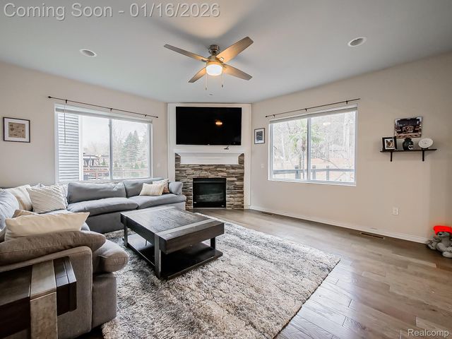 337 Beaver Run, Holly Township, MI 48442