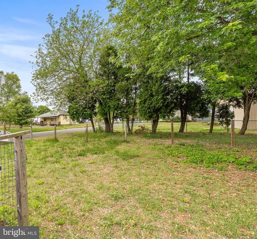 2 STUART DR, Salem, NJ 08079