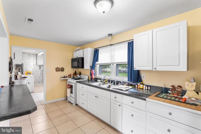 2 STUART DR, Salem, NJ 08079