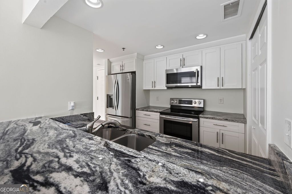 3481 Lakeside Drive NE 1201, Atlanta, GA 30326 — photo 2