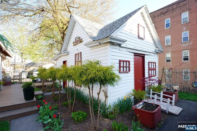 433 New England Terrace, Orange, NJ 07050