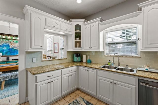 1414 Avenue M, Galveston, TX 77550