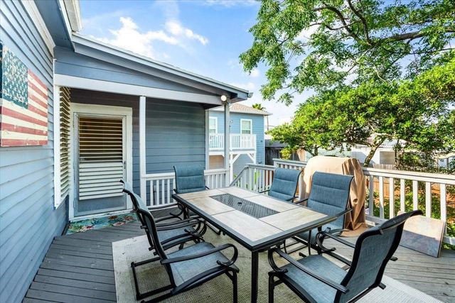 1414 Avenue M, Galveston, TX 77550