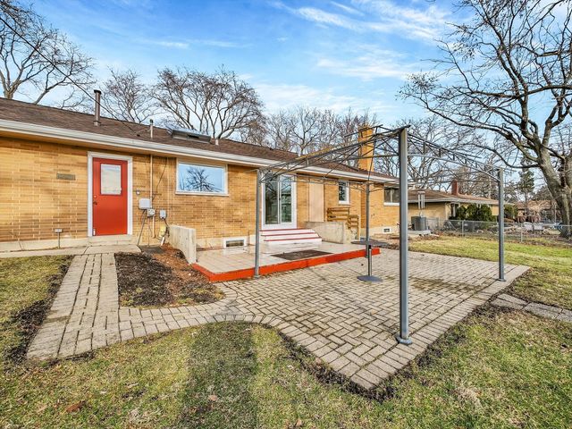 21W051 Woodview Drive, Itasca, IL 60143